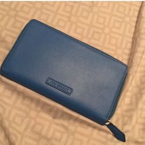 Vera Bradley Leather wallet, medium or sky blue
